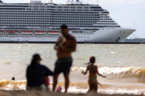 RIO DE JANEIRO, RJ, BRASIL, 28-10-2025: Corpos de mortos em confronto com a polícia chegam ao hospital Getúlio Vargas, na zona norte do Rio. Policiais fazem operação no Complexo de favelas da Penha e do Alemão. Barricadas foram feitas por traficantes para tentar impedir o acesso da polícia. Houve troca de tiros. Há polícias e bandidos feridos e mortos. (Foto: Eduardo Anizelli/Folhapress, COTIDIANO) ORG XMIT: OPERAÇÃO POLICIAL RJ